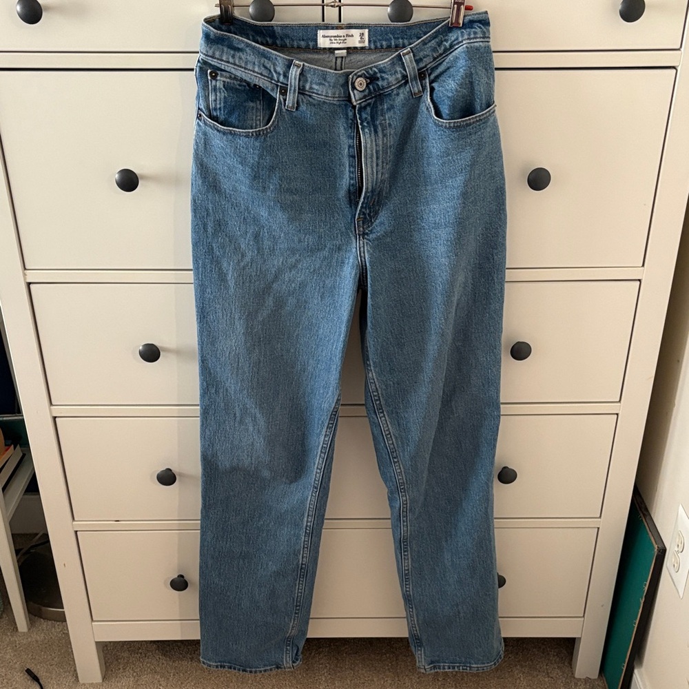 Abercrombie & Fitch women’s Straight Blue Jeans
